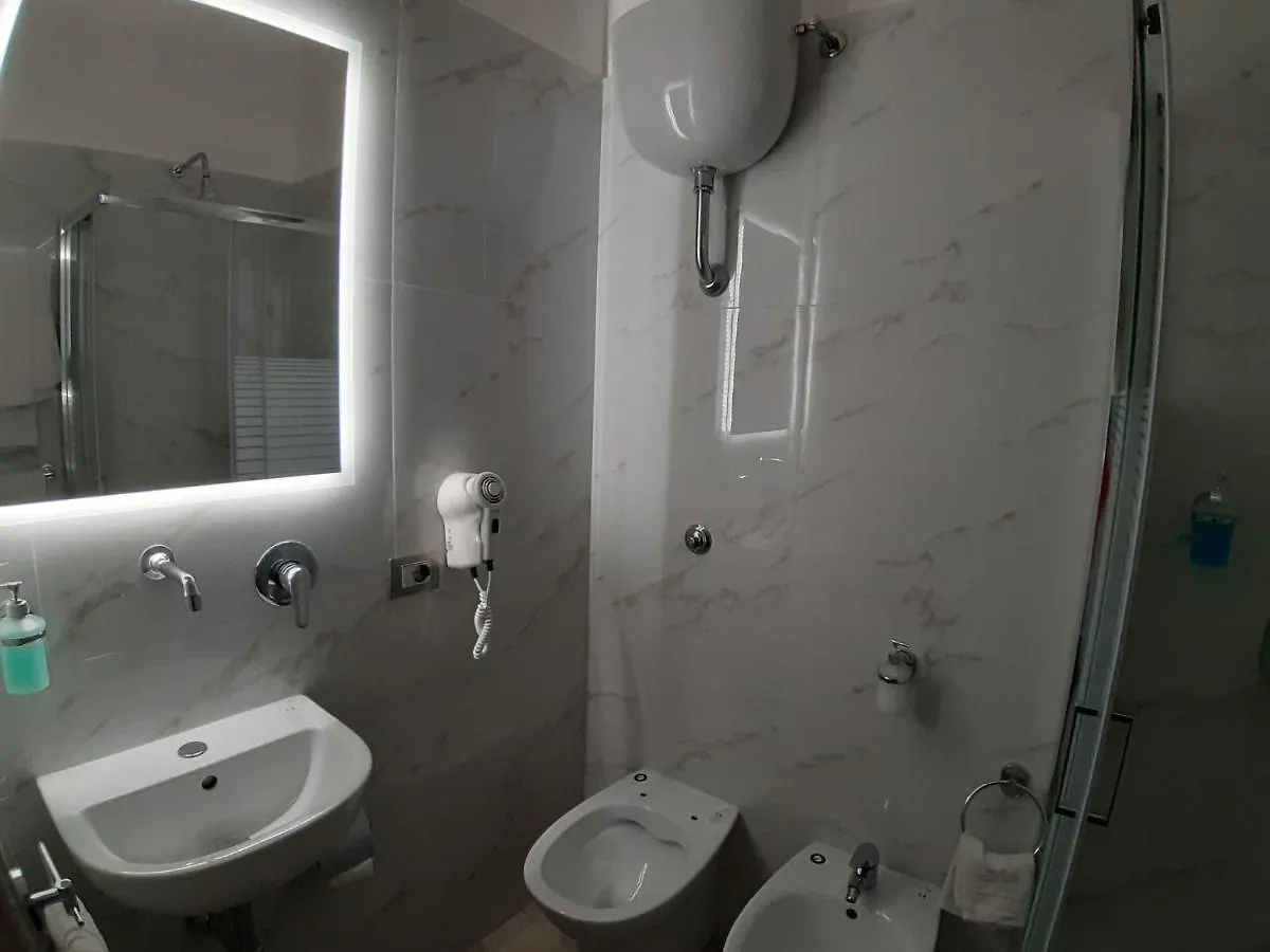 Albergo Viola Nápoles 2*,